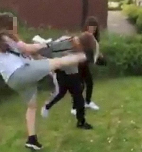 ‘开云电竞官方网站’俄新型航母设计出炉滑跃弹射共存还能搭载五代机(图4) 开云电竞官方网站